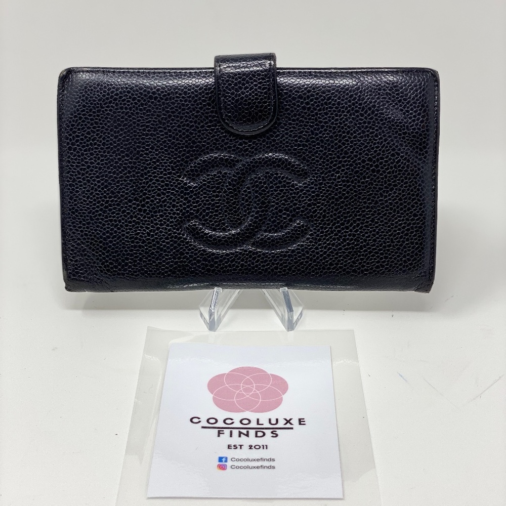 Chanel CC Logo Vintage Caviar Bifold Wallet
